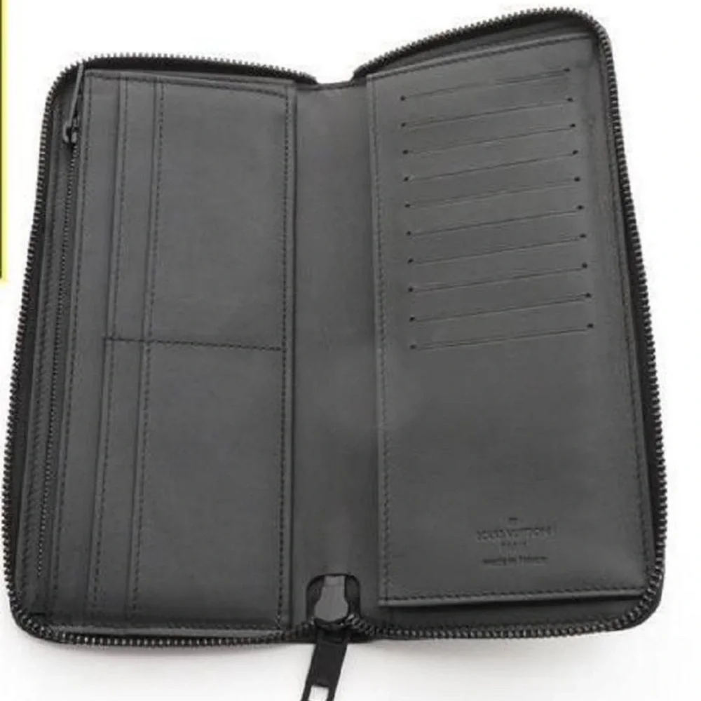 Louis Vuitton Black Wallet - Picture 5 of 6